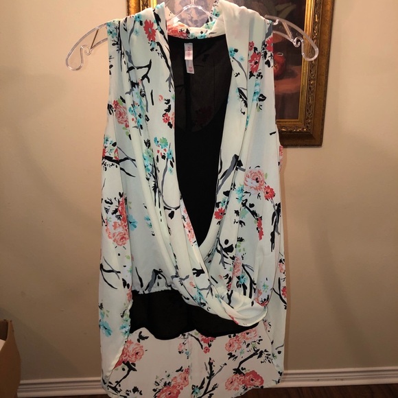 Xhiliration layered black and white floral blouse​ - Picture 5 of 7